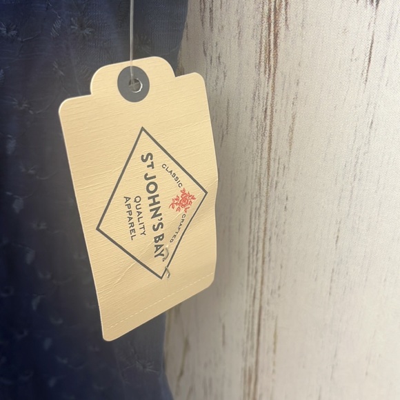 NWT St. John’s Bay Navy Embroidered Floral Eyelet Short-sleeve Knot Top - Picture 5 of 11